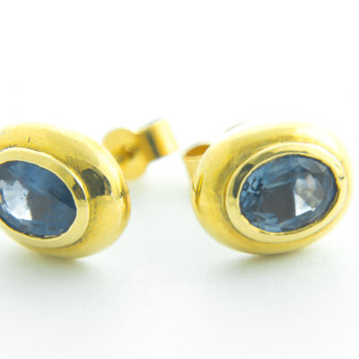 18ct Yellow Gold Oval Blue Sapphire Studs