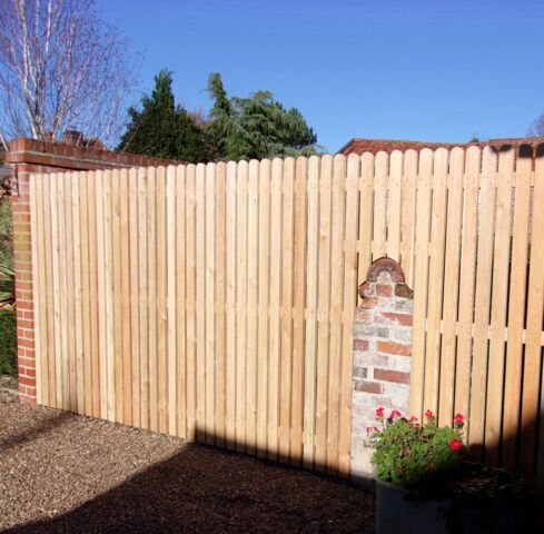 Palisade screen fencing in Larch