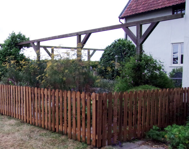 Palisade with round top pressure treated brown