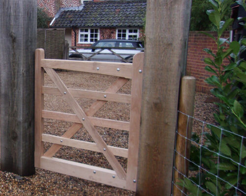 Kennett Hand Gate with Solid Base Rail