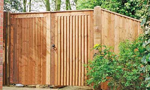 Haughley gate with closeboard side panel in Scandinavian redwood