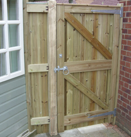 Glemham gate with straight side panel reverse view