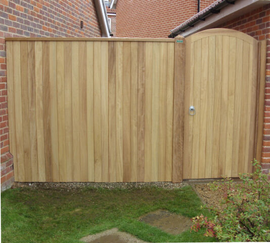 Glemham gate with curved top rail and side panel in larch