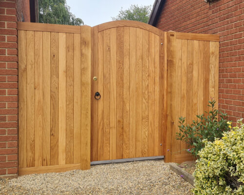 Glemham Gate Curved Top with 2 Side Panels