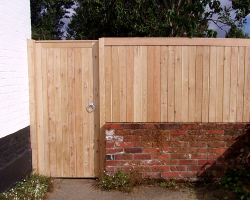 Tongued and Grooved Wall Top Fencing