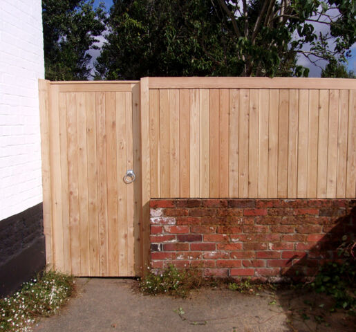 Glemham gates with Wall top side panel in larch