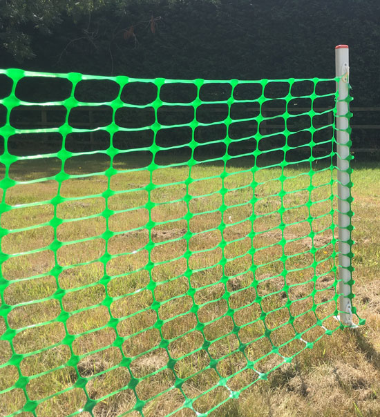 Roping post with mesh