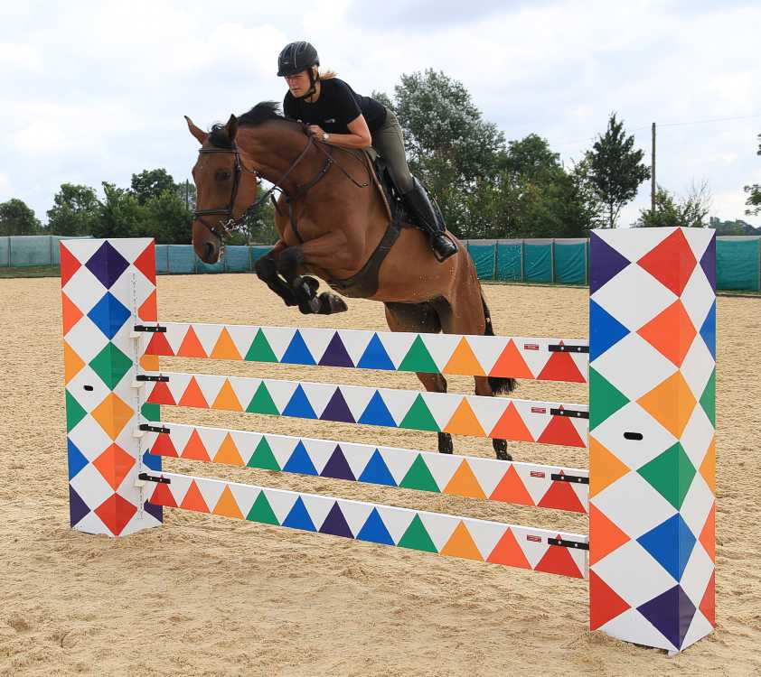 Jazzy planks being jumped by Laura Renwick on Parvati De Breve