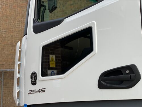 Truck Door Window to suit Mercedes Actros / Arocs 4 / 5 - Fitted