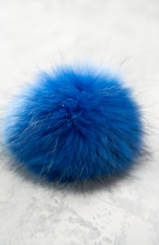Extra Pompom? - Luxury blue 15cm fur pompom